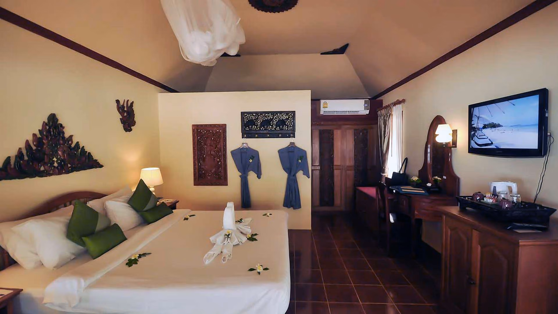 Beachfront Suite Villa — view 3