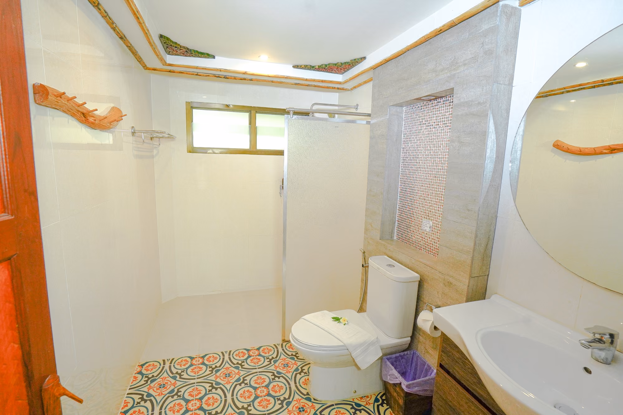 Deluxe Garden Villa — Bathroom 1