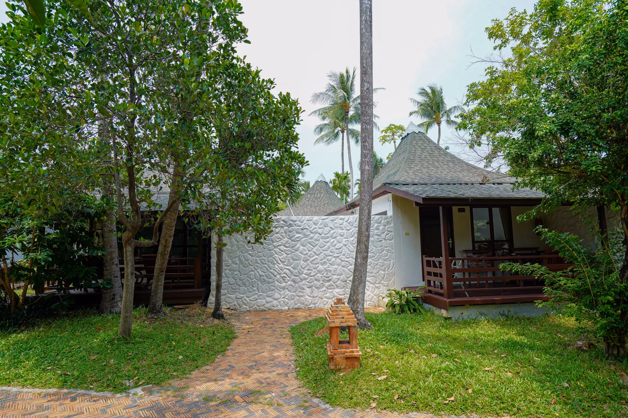 Grand Family Plunge Pool Villa — Terrace & garden 2
